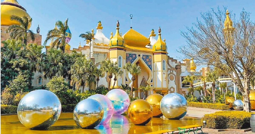 六福村阿拉伯皇宮區的「蘇丹王大冒險」，曾是遊樂園內極受歡迎的設施之一。不幸的是，該設施在2017年因機房損壞後，由於零件已經停產，無法在維修運作，目前已經申請停運。（圖／報系資料照）