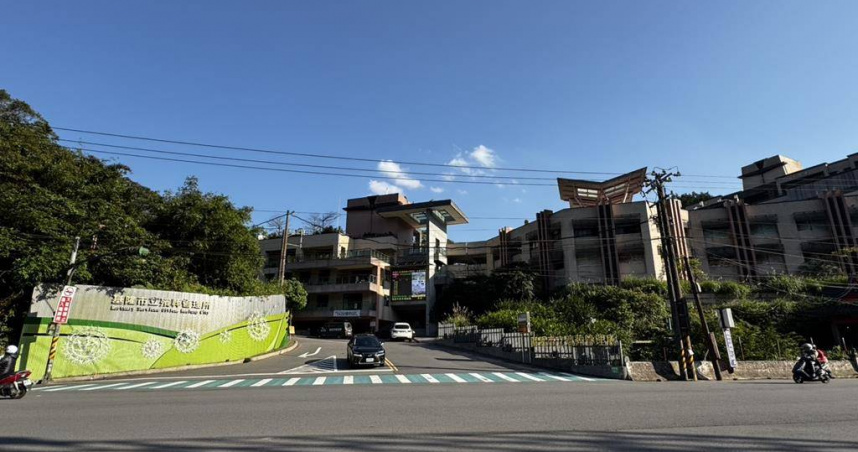 雙北殯葬案件近年明顯增加，導致殯葬案件外溢至基隆市殯葬管理所，但也壓縮到基隆民眾的使用權，民代要求市府改善。基市府表示，今年預計增設24屜冰櫃，可緩解需求。（圖／中國時報徐佑昇攝）