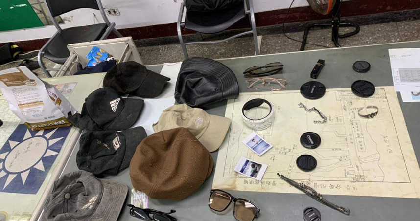 台灣祭結束後，現場留下許多遺失物，有身分證、駕照、錢包、手機、眼鏡、背包等99件，警方呼籲民眾盡快至墾丁派出所認領。（圖／警方提供）
