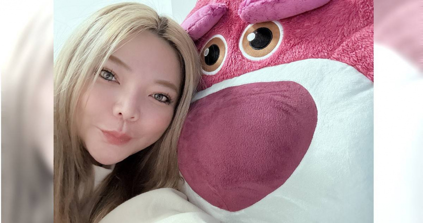 藝人小甜甜（本名張可昀）去年帶著女兒赴中國廈門發展 。（圖／翻攝自小甜甜臉書）