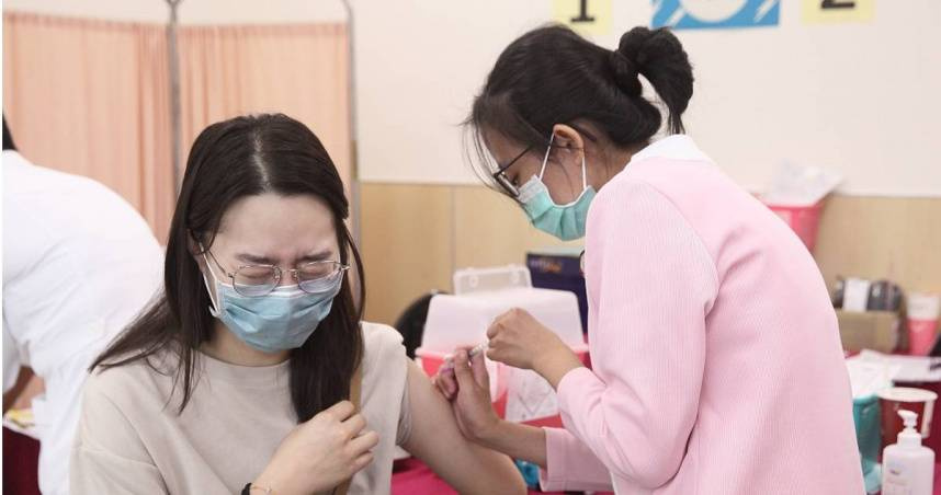 國內新冠肺炎疫情上升，第18週（4／27－5／3）新冠門急診就診計5,853人次。（示意圖／報系資料照）