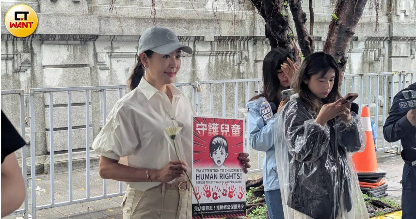 101董事長賈永婕10日現身終結兒虐遊行，痛批保母根本不是不當照顧而是蓄意虐殺。（圖／林冠吟攝）