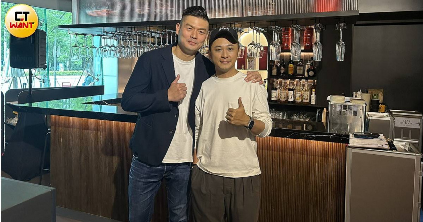 橘焱胡同董事長吳念忠（左）與總經理楊哲瑋（右）表示，旗下人氣品牌「開丼」首間海外據點暑假將進駐美國洛杉磯，搶攻新市場。（圖／李佳諺攝）