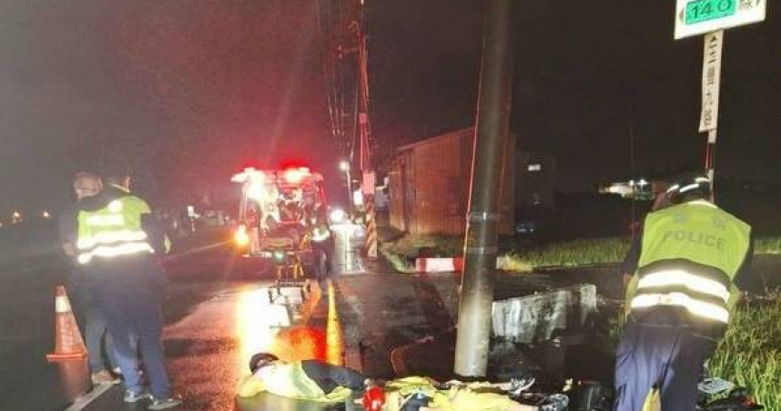 媽媽雨夜撞電桿亡9歲兒重傷命懸一線。（ 圖／翻攝畫面）