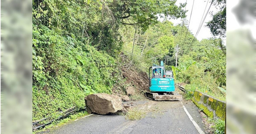 暴雨引發土石崩落大雪山道路中斷。（圖／翻攝畫面）