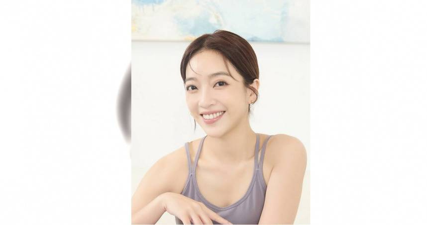 女星貝童彤（蔡玓彤）自曝在家與家人嬉戲時不慎踢到家具受傷，讓她頗感無奈。（圖／翻攝自貝童彤IG）