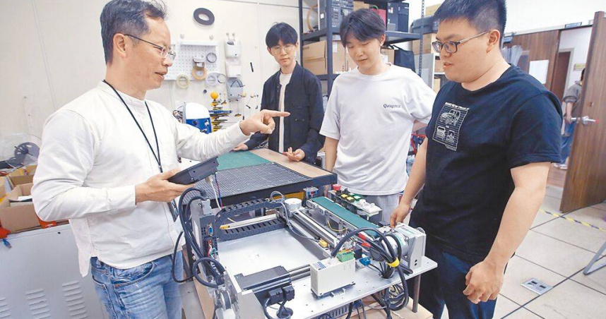 少子化使教師荒更嚴重，113學年度一般大學專任教師年齡60歲以上者計5977人、技專校院3486人，審計部示警，5年內屆齡退休教師情況更嚴峻，理工科系更難徵才。此為示意圖。（圖／本報資料照）