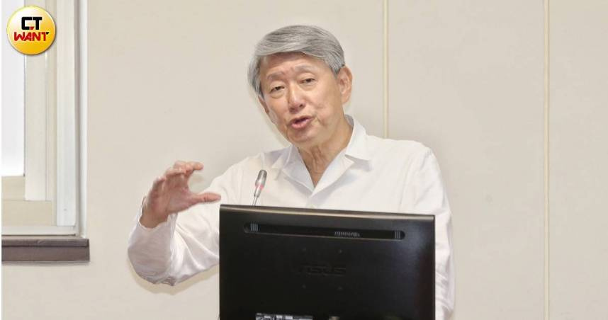 台北市議員侯漢廷表示，經濟部長郭智輝在關稅公布當天，竟在飯店以「當我們快樂在一起」為主題設宴，並指當天赴宴者還有監察委員趙永清。（圖／趙世勳攝）