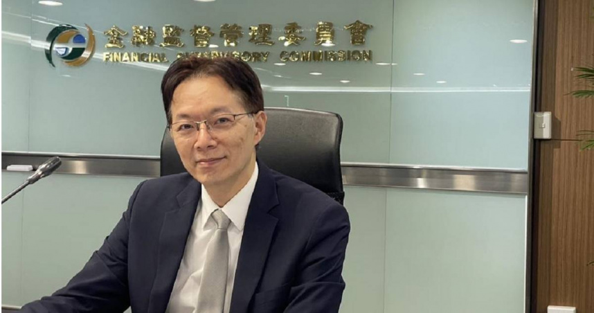 金管會9日通過台新投信合併新光投信案，證期局主秘黃仲豪指出，合併後的資產管理規模（AUM）將搶進前十名，來到第八名。（圖／工商時報魏喬怡攝）