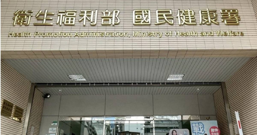 美商加熱菸17日開賣，但外包裝未依法標示尼古丁含量，遭衛福部要求下架。外界質疑上市前未嚴格把關，國民健康署今天（20）晚間回應，目前針對各式菸品，法規並未訂定「包裝事前審查」程序。（圖／中國時報王家瑜）