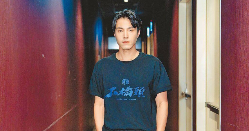 藝人唐振剛28日下午到新北地檢署自首閃兵，訊後由檢事官諭知請回。（圖／曼尼娛樂提供）