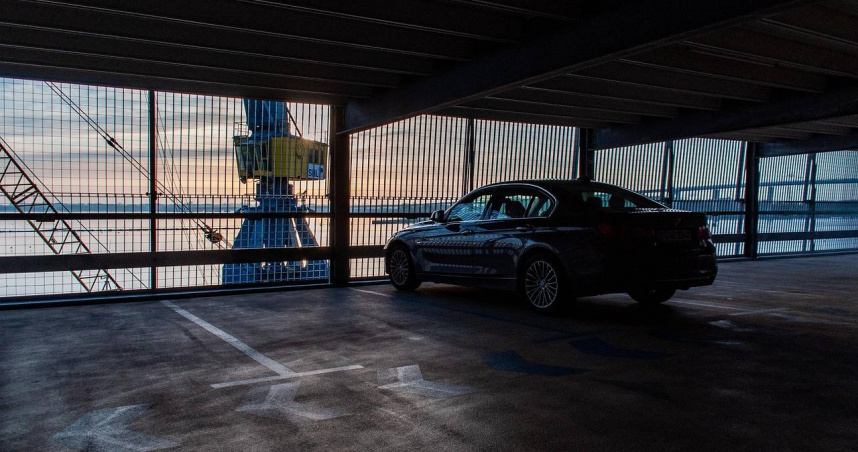 警方封鎖停車場調查，死者車輛停放於現場多日引關注。（示意圖／Pixabay）