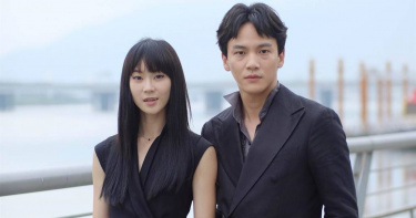 鍾瑶（左）2019年與曹晏豪合作《詭祭》擦出愛火。（圖／報系資料照／光譜映像提供）