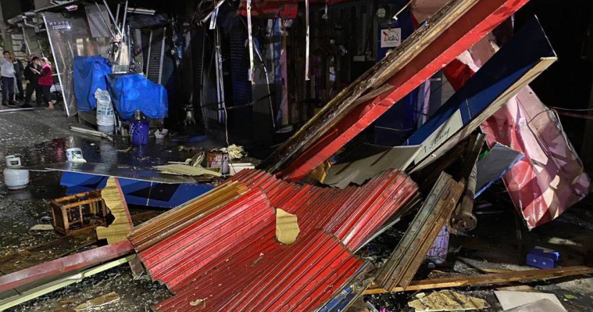 台南新營文化街一間早餐店今晚傳出氣爆，造成2人受傷，被送醫治療後無生命危險。（圖／翻攝畫面）