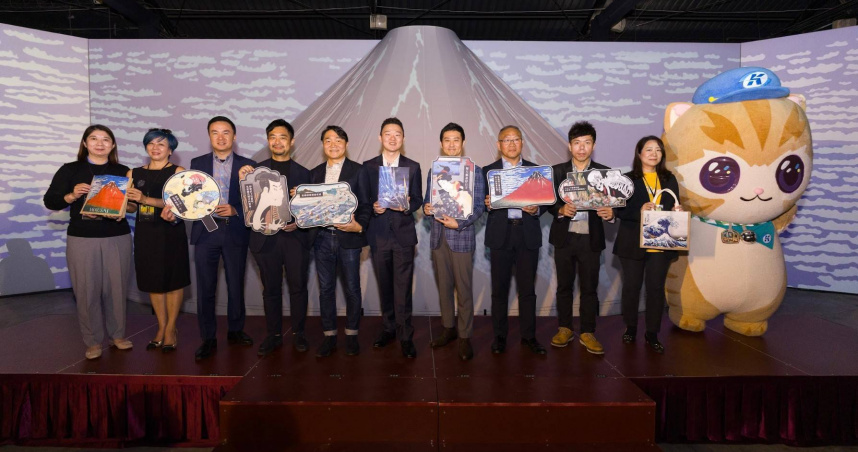 《會動的浮世繪》高雄駁二強勢登場，捷運吉祥物「蜜柑」也來站台。（圖片提供／翡冷翠文創）