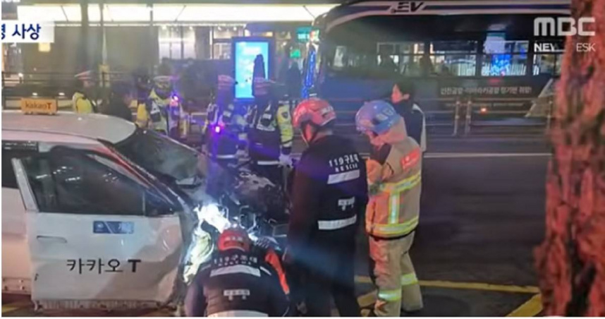 首爾鐘閣站前發生重大車禍，計程車失控撞上行人與多車，造成1死9傷。（圖／翻攝自YT， MBCNEWS）