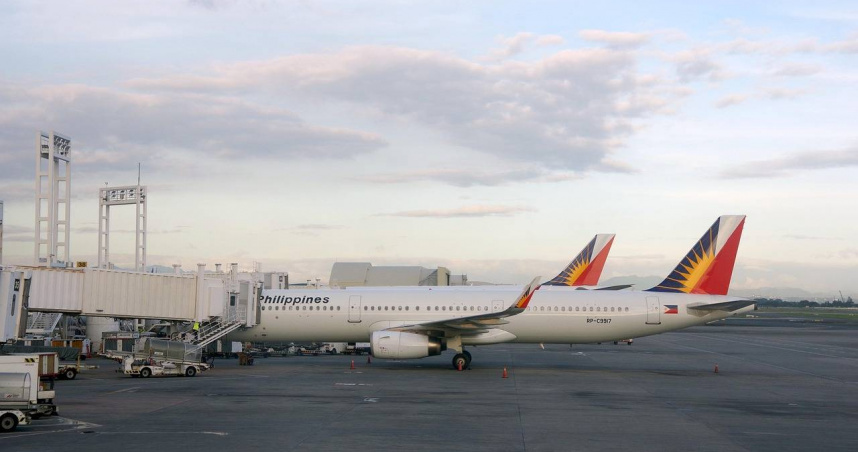 菲律賓航空PR113班機執行從洛杉磯飛往馬尼拉的15小時長途航班時，發生廁所系統全面故障。空服員在飛行中手動處理排泄物，避免廁所溢流影響乘客。（示意圖／Pixabay）