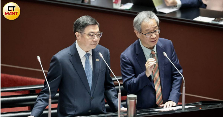 針對台電更新企業識別字體爭議，文化部長李遠認為應回歸專業。行政院長卓榮泰（左起）、文化部長李遠。（圖／黃耀徵攝）