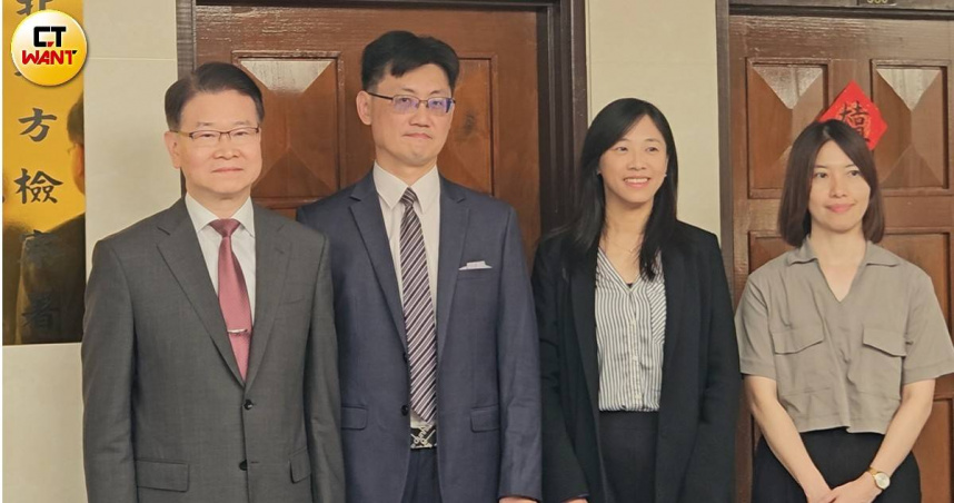 台北地檢署新任襄閱由郭進昌（左二）接任。（圖／劉松霖攝）