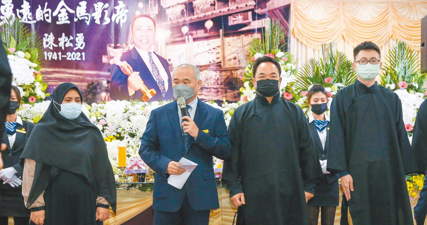 勇伯看護2／情同父女每月領雙薪　霸氣影帝喊：家裡錢隨便花