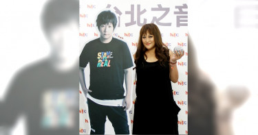 家家戳猛男寫真集洩愛欲 揪阿信當嘉賓《在家裡》開趴