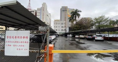 高市警局停車位爆特權管理不當，傳後勤科自肥停私家車，其他官警卻得花錢租車位。（石秀華攝）
