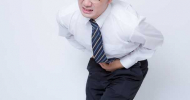 便祕3天!他睡前再試「用力擠出」 下秒昏迷...倒馬桶旁猝死