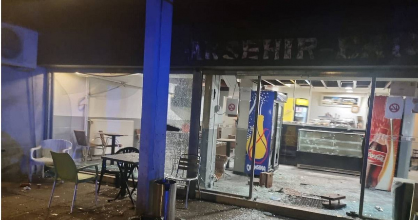 法國城市格瑞諾布一間酒吧於當地時間周三（12日）遭人扔手榴彈襲擊，導致12人受傷。（圖／擷取自X）