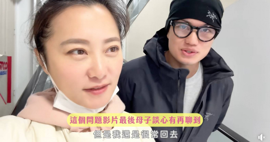 趙小僑（左）跟繼子劉子銓感情非常好。（圖／趙小僑臉書）