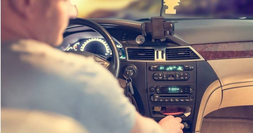 男子在網路叫車，請司機開冷氣竟遭嗆「沒給空調費」。（示意圖／pixabay）