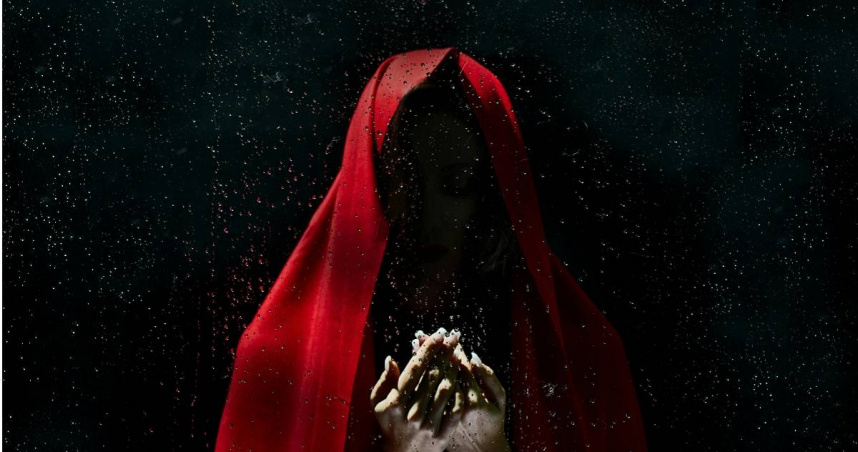 台中傳一家三口陳屍臥房，男子穿紅衣紅褲。（示意圖／Pexels）