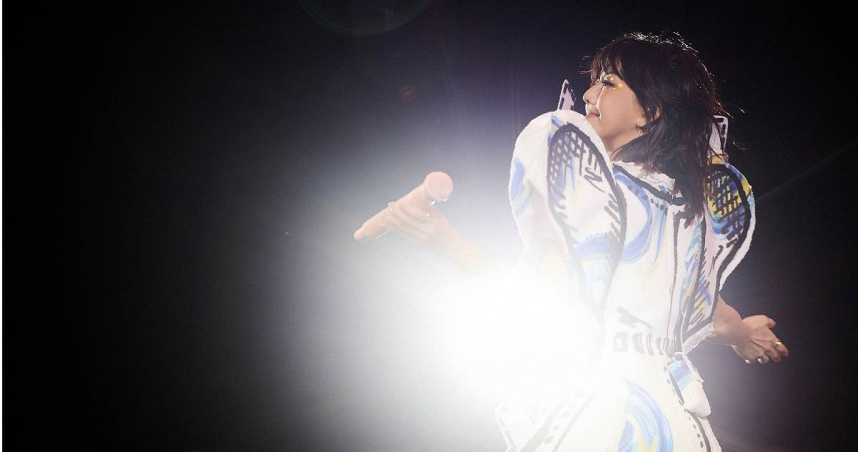 金曲歌后孫燕姿慶祝出道25周年巡演《就在日落以後》，8月16、17日將在高雄巨蛋開唱。（圖／Make Music提供）