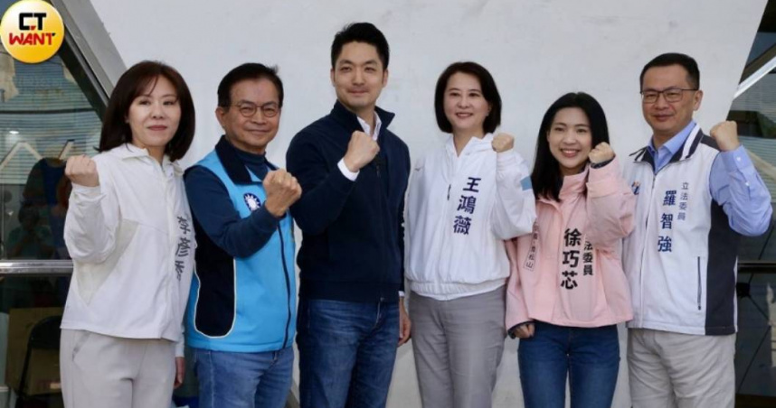 李彥秀（圖左）受訪時表示，是否持續撥補台電，是兩難議題（圖/方萬民攝）