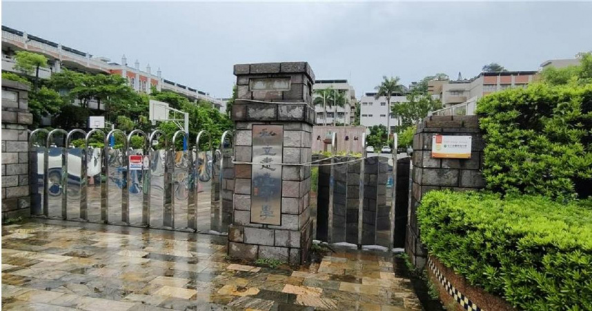 鬧出大學分科測驗報錯科目的苗栗縣私立建臺中學，13日上午召開家長說明會。（圖／中國時報記者謝明俊攝）