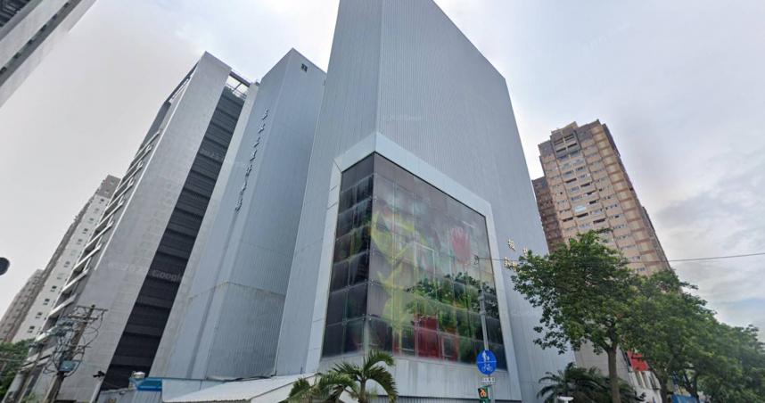 板橋莊敬立體停車場機械式停車塔故障，導致多輛車受困多日。（圖／翻攝Google Map）