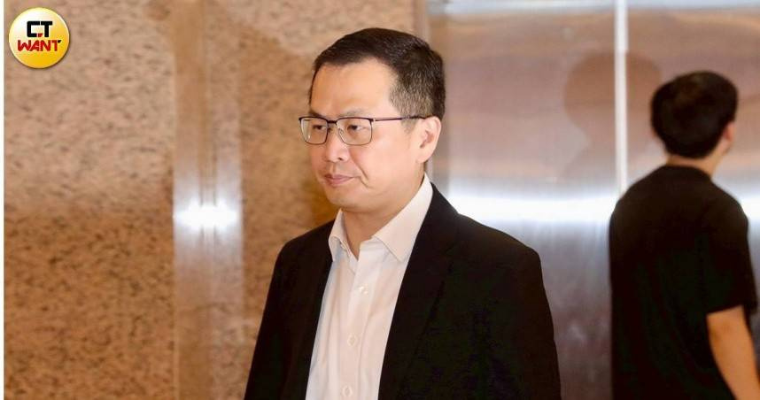 國民黨立委羅智強拋出改革3大承諾，誓言捍衛軍公教警消尊嚴。（圖／黃耀徵攝）