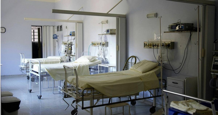 男子被宣告腦死又爬起來咳嗽，讓家人嚇傻。（示意圖／Pexels）