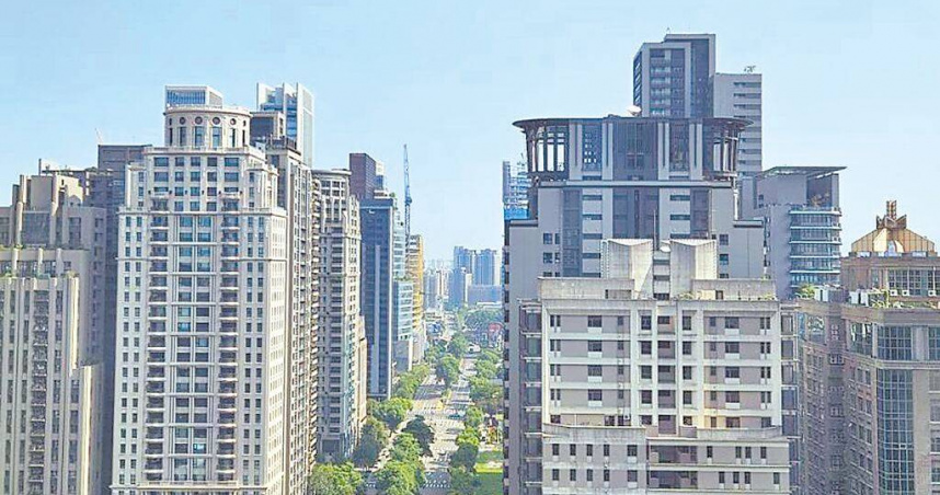 政府積極推動「虛坪改革」的同時，專家警告此舉恐將推升房價，引發市場震盪。（圖／中國時報王莫昀攝）