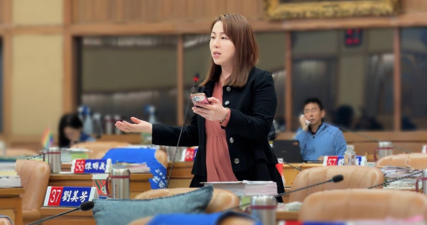 市議員劉美芳5日質詢時針對通學道路安全提出質疑，呼籲是否全面改善。（圖／翻攝畫面）