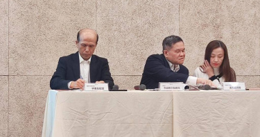 勞動部今天說明病假權改革事宜。中為勞動部次長李健鴻。（圖／中國時報林良齊攝）