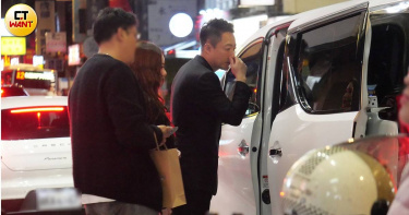 汪小菲帶著老婆馬筱梅去參加好友李進良投資戲劇作品《整形過後》首映會。（圖／本刊攝影組）