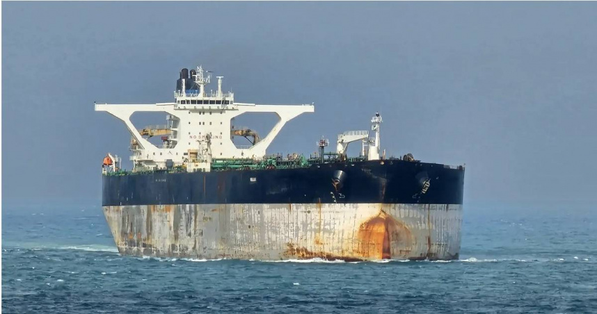 自21日起就被美國海岸巡防隊持續追擊的超大型原油運輸船（VLCC）「貝拉1號」（Bella 1）。（圖／翻攝自MarineTraffic）