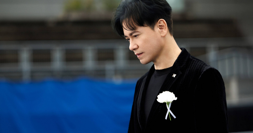 李聖傑推出新歌〈不勇敢〉，高唱「是我不該不勇敢」「愛著你就算不是我也不遺憾」。（圖／華納音樂提供）