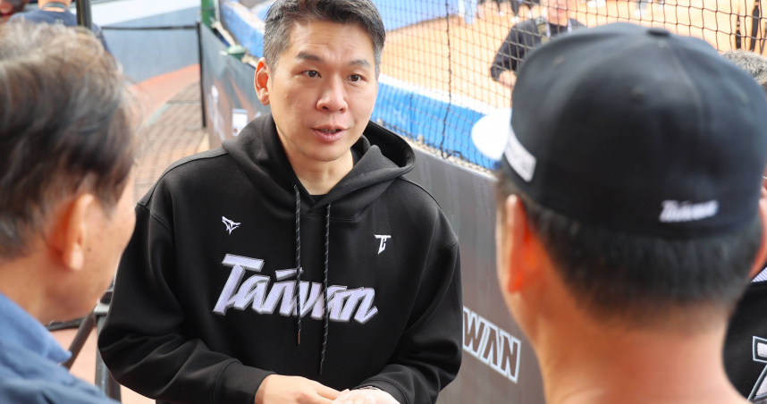 高雄左營楠梓區立委李柏毅21日前往國訓中心關心選手狀況，並視察各項設施進度。（圖／李柏毅辦公室提供）