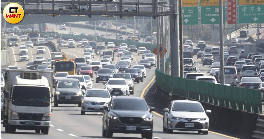 初三出遊車潮將湧現，公路局預警19處省道路段易壅塞。（圖／方萬民攝）