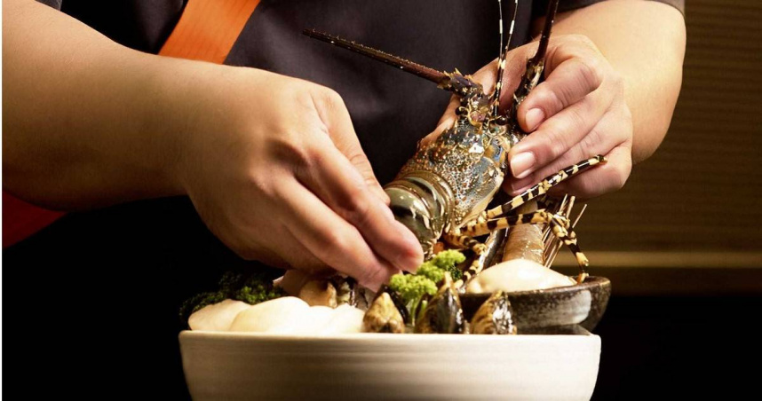 橘色涮涮屋因龍蝦生魚片料理影片惹議，橘色生活執行長袁保華發聲明致歉。（圖／橘色涮涮屋臉書）
