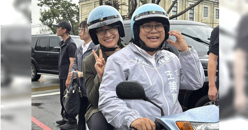 王美惠騎機車載著副總統蕭美琴，展現親民形象。（圖／翻攝自王美惠臉書）