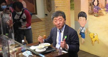 示範防疫旅行 墾丁人今有機會捕獲旅客陳時中