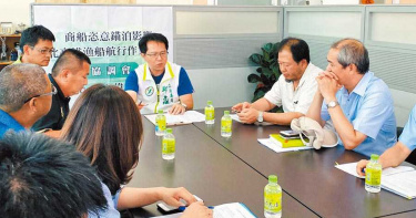 大型商船關識別系統盤據外海 漁民捕撈有如搏命