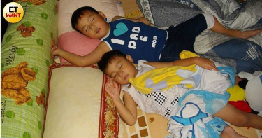 傾家顧殘童2/睡覺被兒踹一腳竟發現肺腺癌 癌父:孩子是我的救命天使